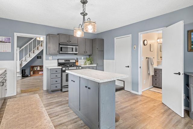 653 19th Avenue NE, Minneapolis, MN 55418