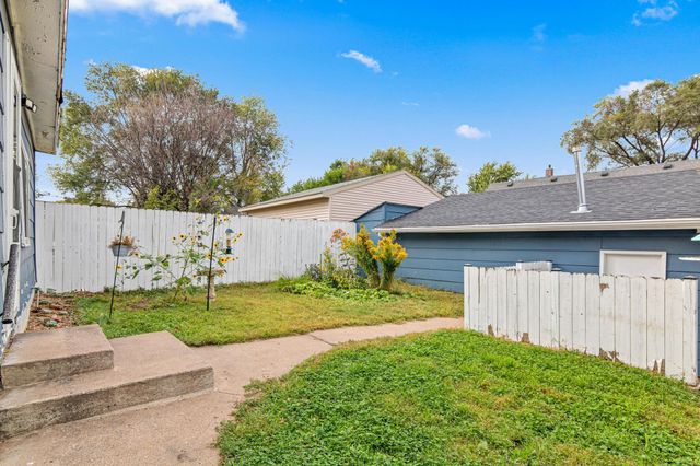 653 19th Avenue NE, Minneapolis, MN 55418