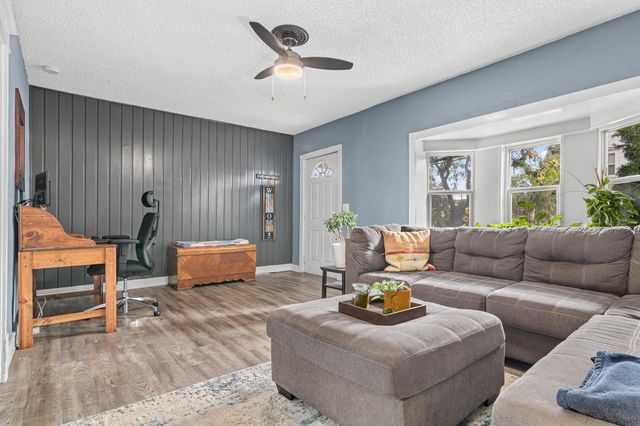 653 19th Avenue NE, Minneapolis, MN 55418