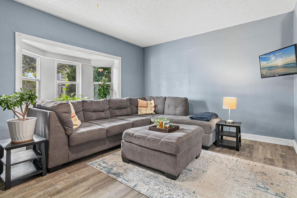 653 19th Avenue NE, Minneapolis, MN 55418