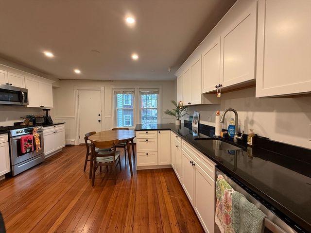 3 High Street Place 2, Brookline, MA 02445