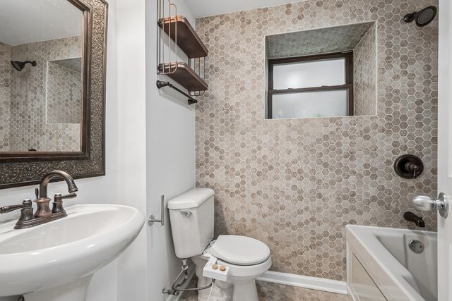 1416 W Carmen Avenue G, Chicago, IL 60640