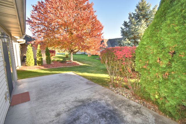 1077 Wildwood Lane, Schererville, IN 46375