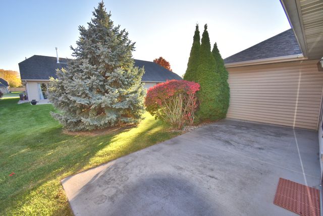 1077 Wildwood Lane, Schererville, IN 46375