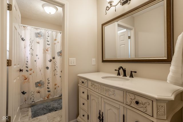 12554 Fieldstone Place, Fishers, IN 46038