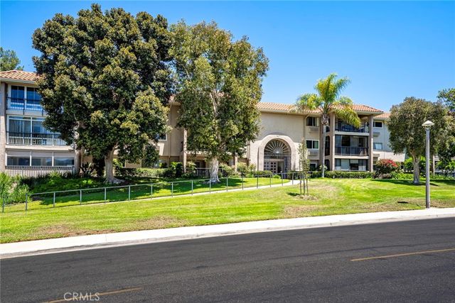 5372 Punta Alta 1C, Laguna Woods, CA 92637