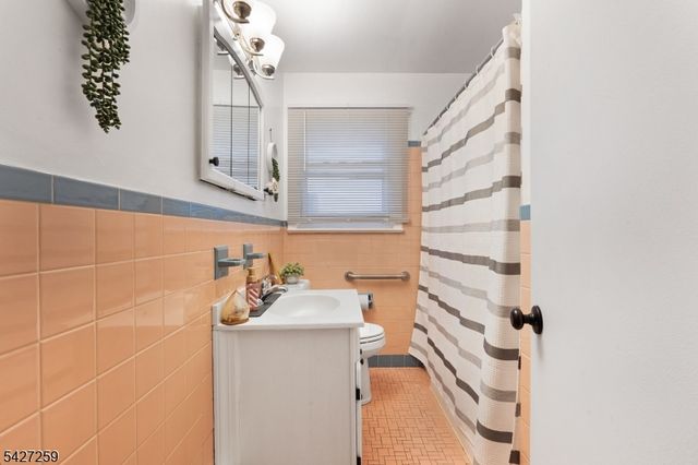909 Newark Ave, Manville Boro, NJ 08835