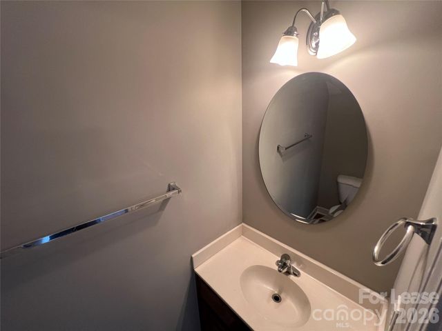 1336 Green Oaks Lane E, Charlotte, NC 28205