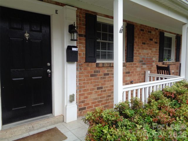 1336 Green Oaks Lane E, Charlotte, NC 28205