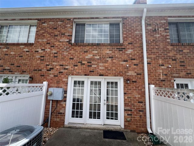 1336 Green Oaks Lane E, Charlotte, NC 28205