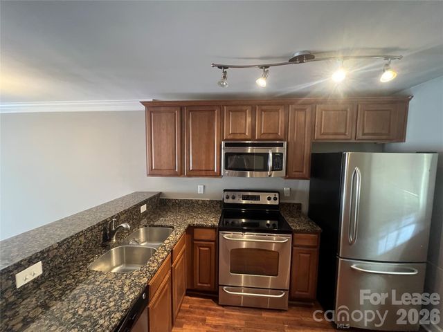 1336 Green Oaks Lane E, Charlotte, NC 28205