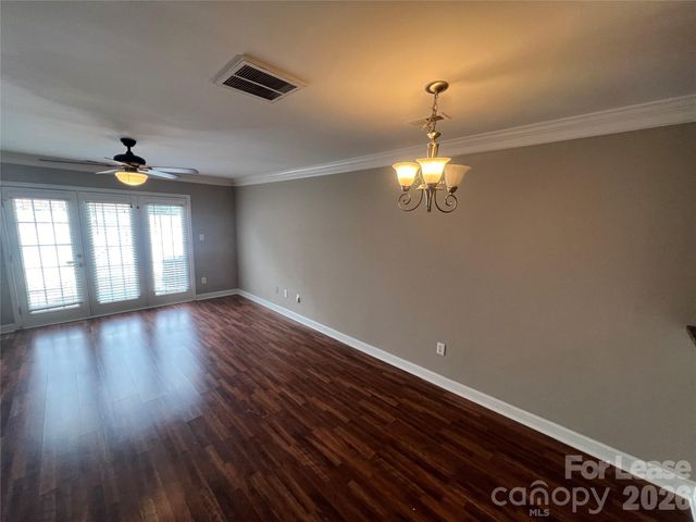 1336 Green Oaks Lane E, Charlotte, NC 28205