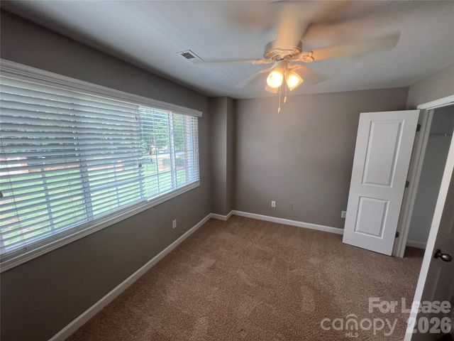 1336 Green Oaks Lane E, Charlotte, NC 28205