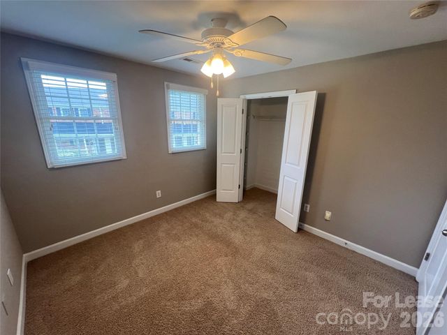 1336 Green Oaks Lane E, Charlotte, NC 28205