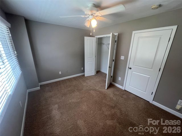 1336 Green Oaks Lane E, Charlotte, NC 28205