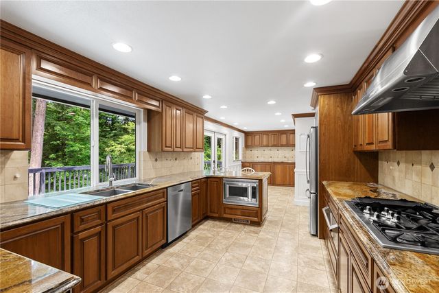 8002 55th Avenue Ct E, Puyallup, WA 98371