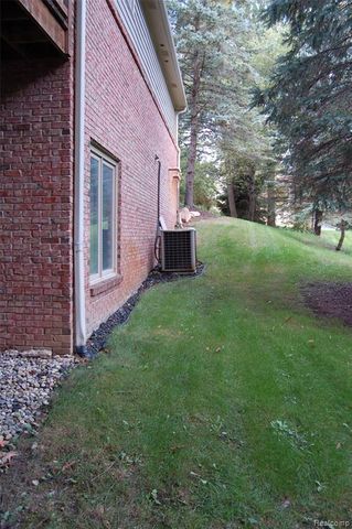 9843 Creekwood Trail, Davisburg, MI 48350