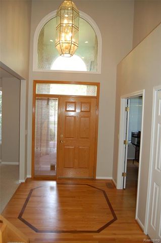 9843 Creekwood Trail, Davisburg, MI 48350