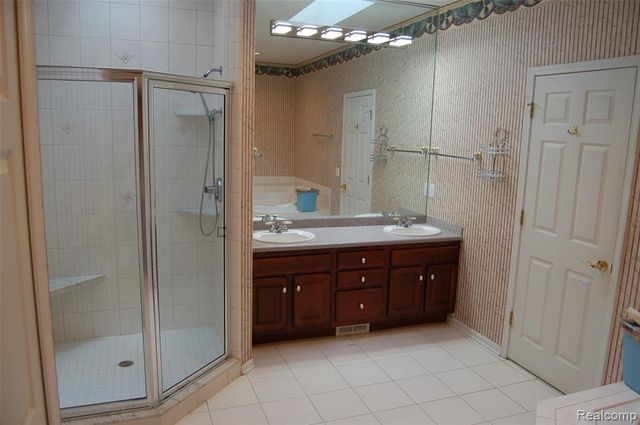 9843 Creekwood Trail, Davisburg, MI 48350