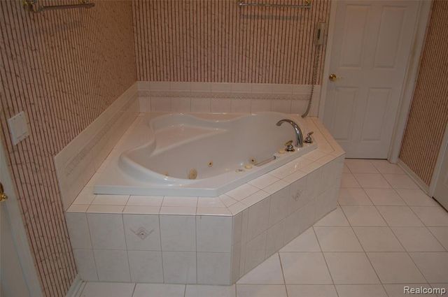 9843 Creekwood Trail, Davisburg, MI 48350