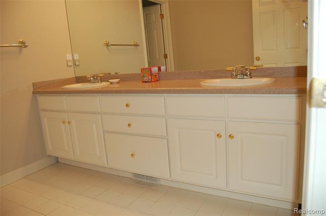 9843 Creekwood Trail, Davisburg, MI 48350