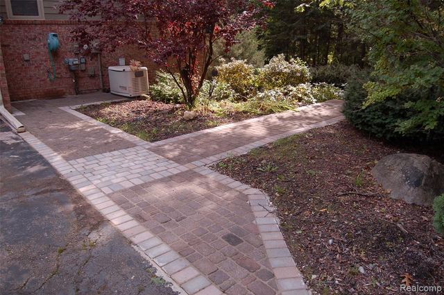 9843 Creekwood Trail, Davisburg, MI 48350
