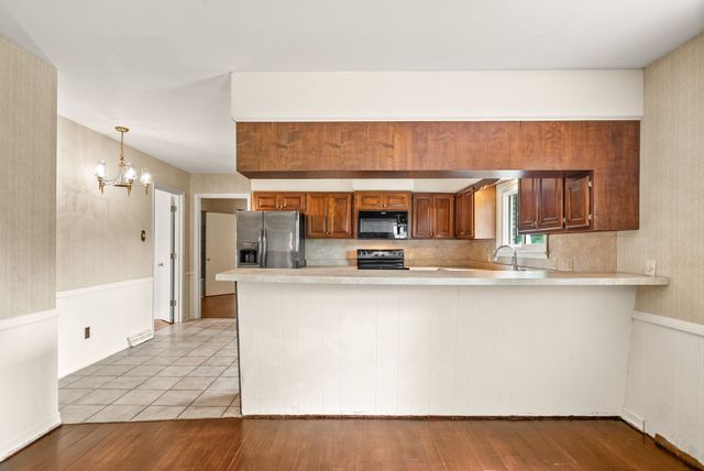 107 N Sunset Cir, Hopkinsville, KY 42240