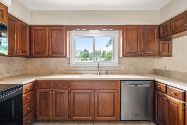 107 N Sunset Cir, Hopkinsville, KY 42240