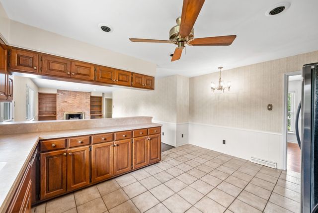 107 N Sunset Cir, Hopkinsville, KY 42240