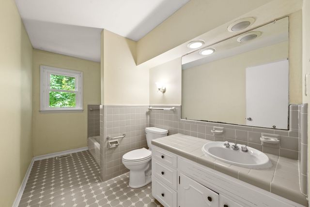 107 N Sunset Cir, Hopkinsville, KY 42240