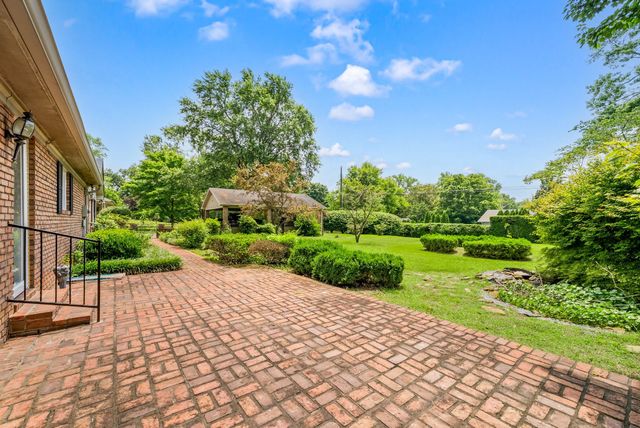 107 N Sunset Cir, Hopkinsville, KY 42240