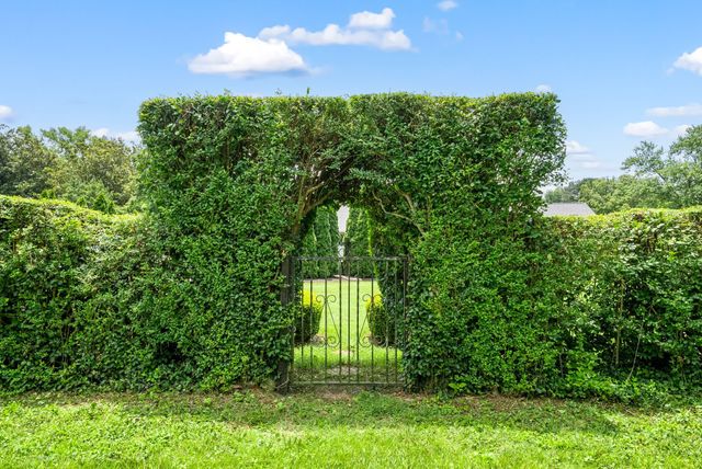 107 N Sunset Cir, Hopkinsville, KY 42240