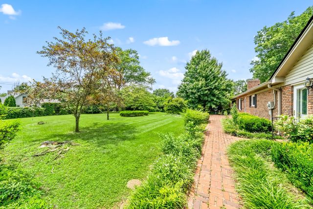 107 N Sunset Cir, Hopkinsville, KY 42240