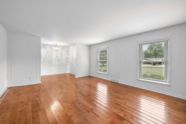 107 N Sunset Cir, Hopkinsville, KY 42240