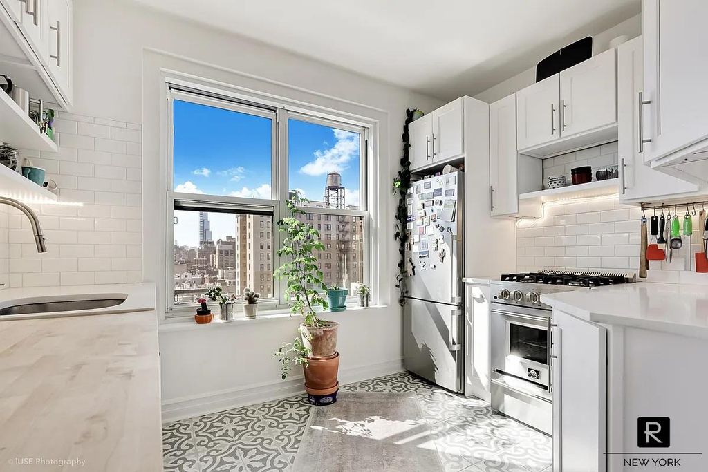 200 W 108th St Apt 12F, New York City, NY 10025