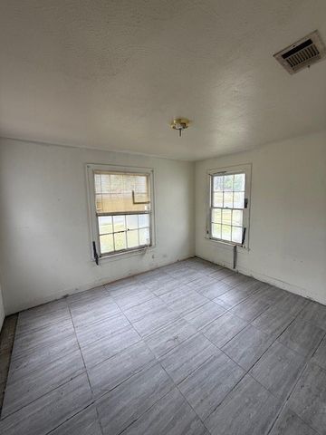 3615 Lakeshore Drive, Shreveport, LA 71109