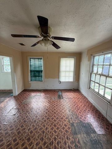 3615 Lakeshore Drive, Shreveport, LA 71109