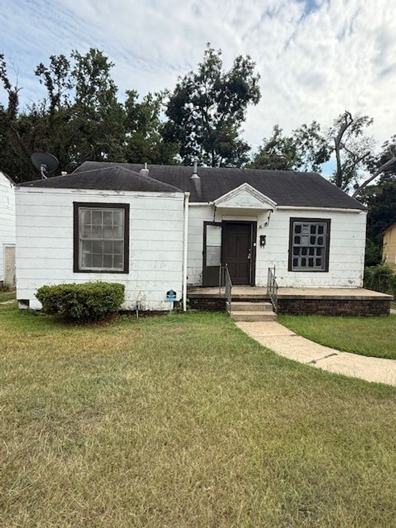 3615 Lakeshore Drive, Shreveport, LA 71109