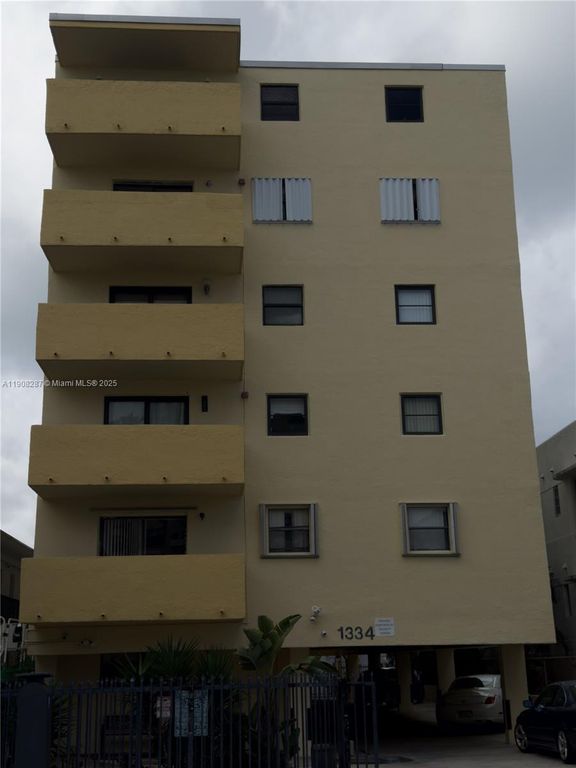 1334 Collins Ave 502, Miami Beach, FL 33139