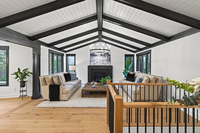 10215 27th Avenue N, Plymouth, MN 55441