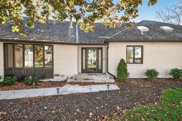 10215 27th Avenue N, Plymouth, MN 55441