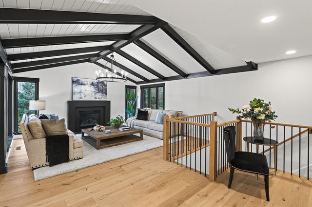 10215 27th Avenue N, Plymouth, MN 55441