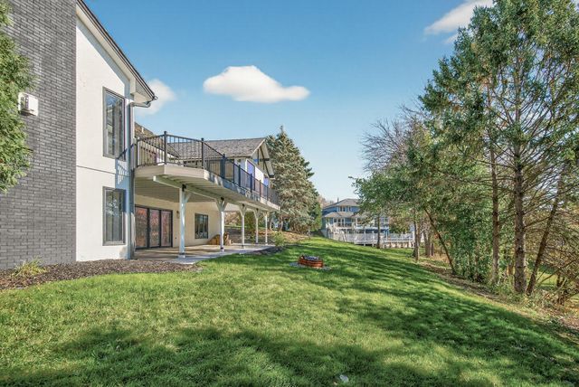 10215 27th Avenue N, Plymouth, MN 55441