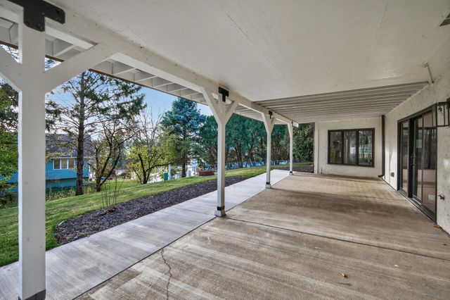 10215 27th Avenue N, Plymouth, MN 55441