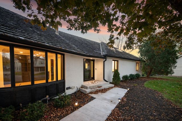 10215 27th Avenue N, Plymouth, MN 55441