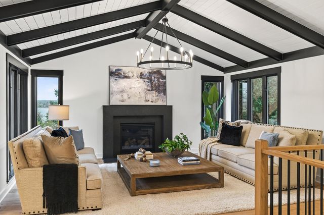 10215 27th Avenue N, Plymouth, MN 55441