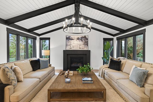 10215 27th Avenue N, Plymouth, MN 55441