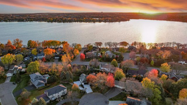 10215 27th Avenue N, Plymouth, MN 55441