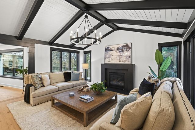 10215 27th Avenue N, Plymouth, MN 55441