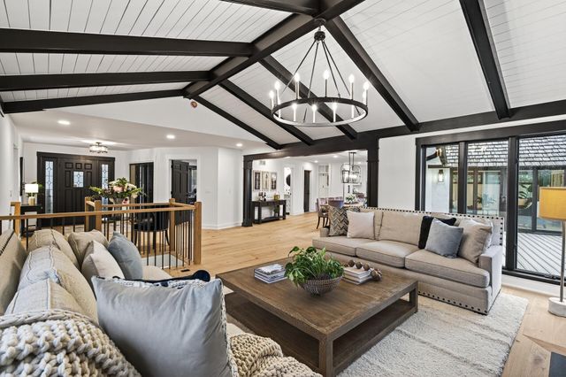 10215 27th Avenue N, Plymouth, MN 55441